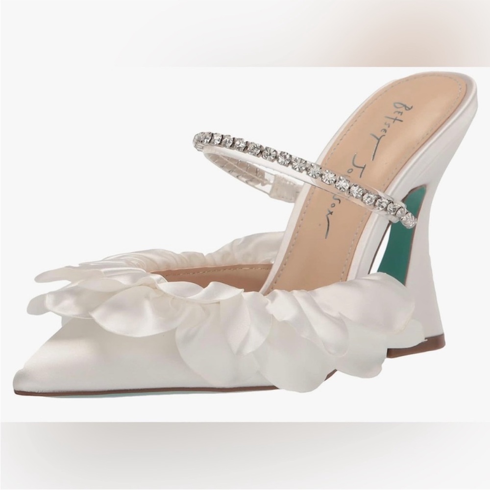 ISO these Betsey Johnson jayde heels SIZE 8